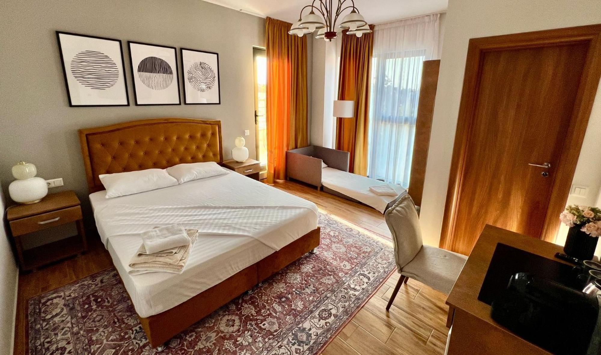 Hotel Fantazia Oradea - Self Check In & Out Екстер'єр фото