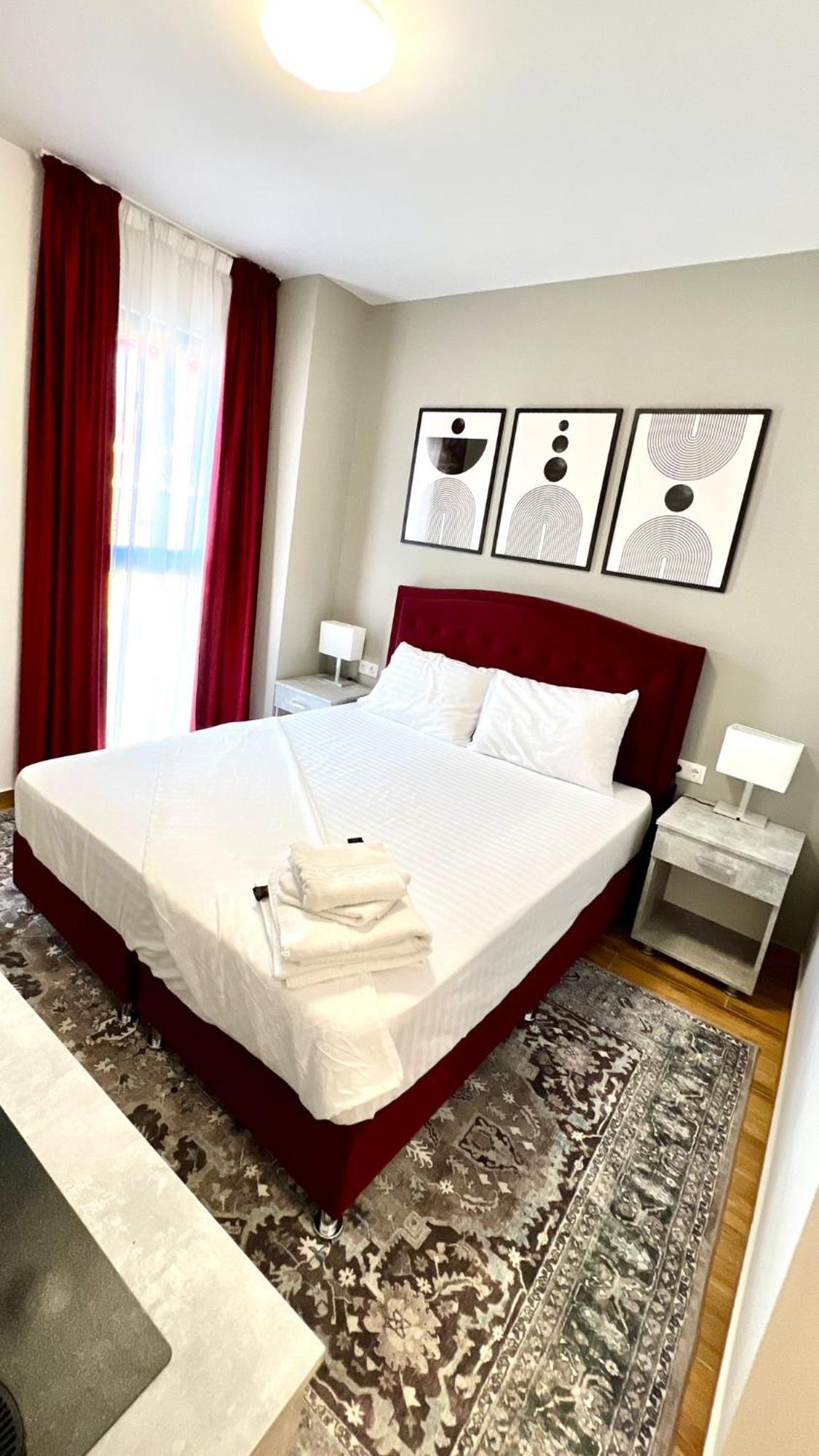Hotel Fantazia Oradea - Self Check In & Out Екстер'єр фото