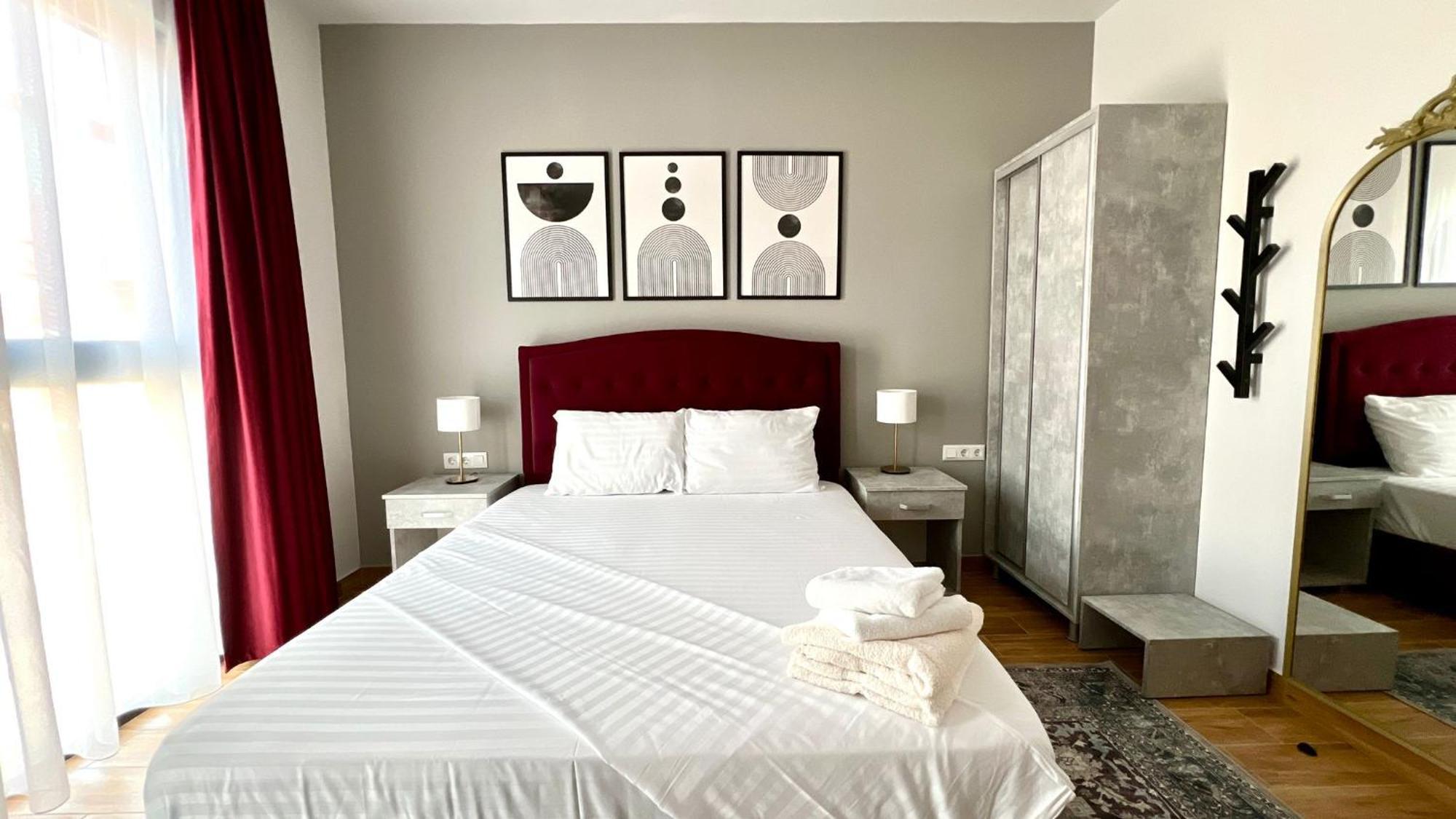 Hotel Fantazia Oradea - Self Check In & Out Екстер'єр фото