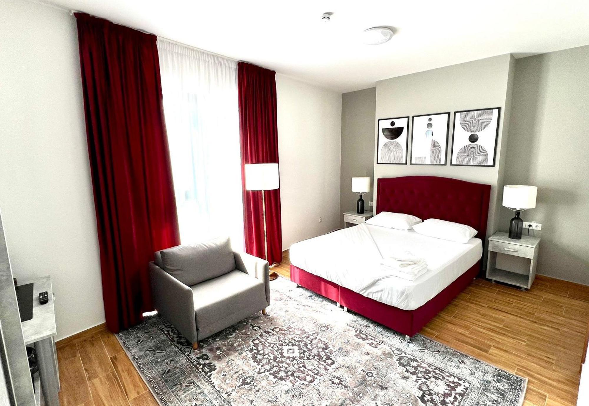 Hotel Fantazia Oradea - Self Check In & Out Екстер'єр фото